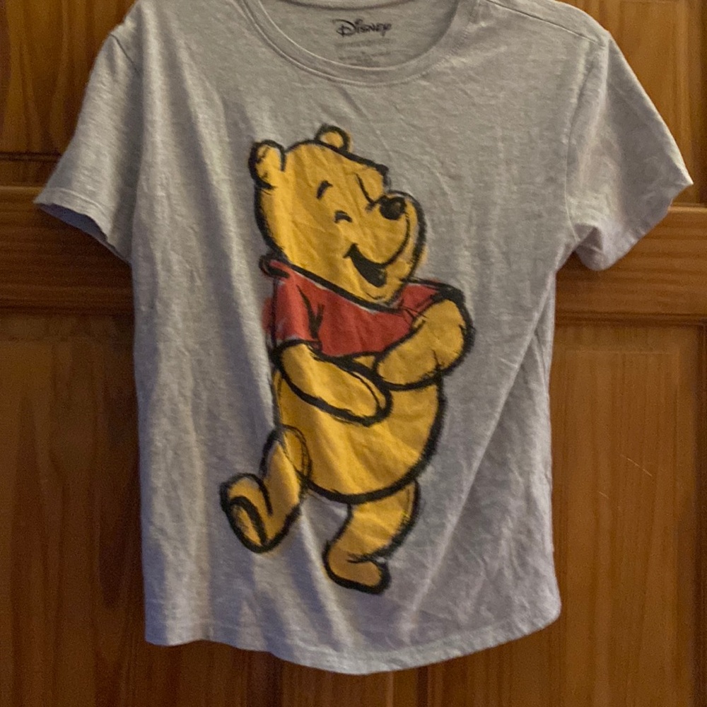 Winnie the Pooh Tshirt size medium